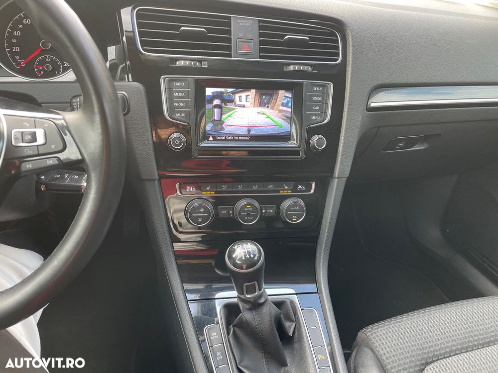 Volkswagen Golf - 23