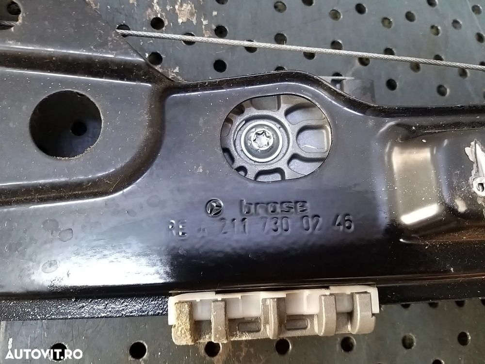 Macara usa dreapta spate mercedes e class w211 berlina a2117300246 - 3