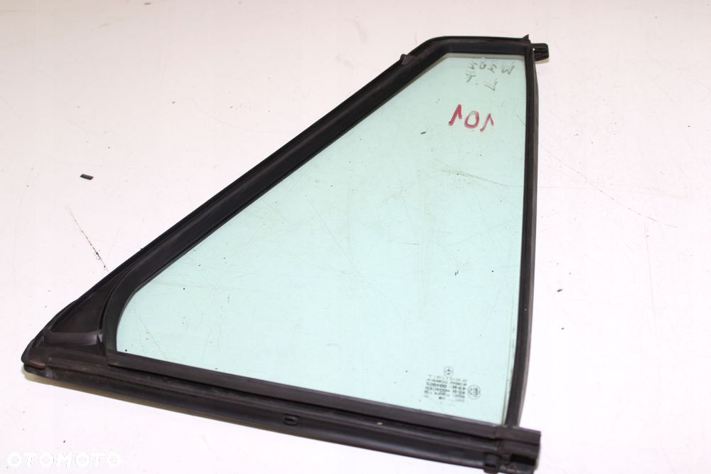 MERCEDES W202 SZYBA DRZWI TRÓJKĄT PRAWY TYŁ - 1
