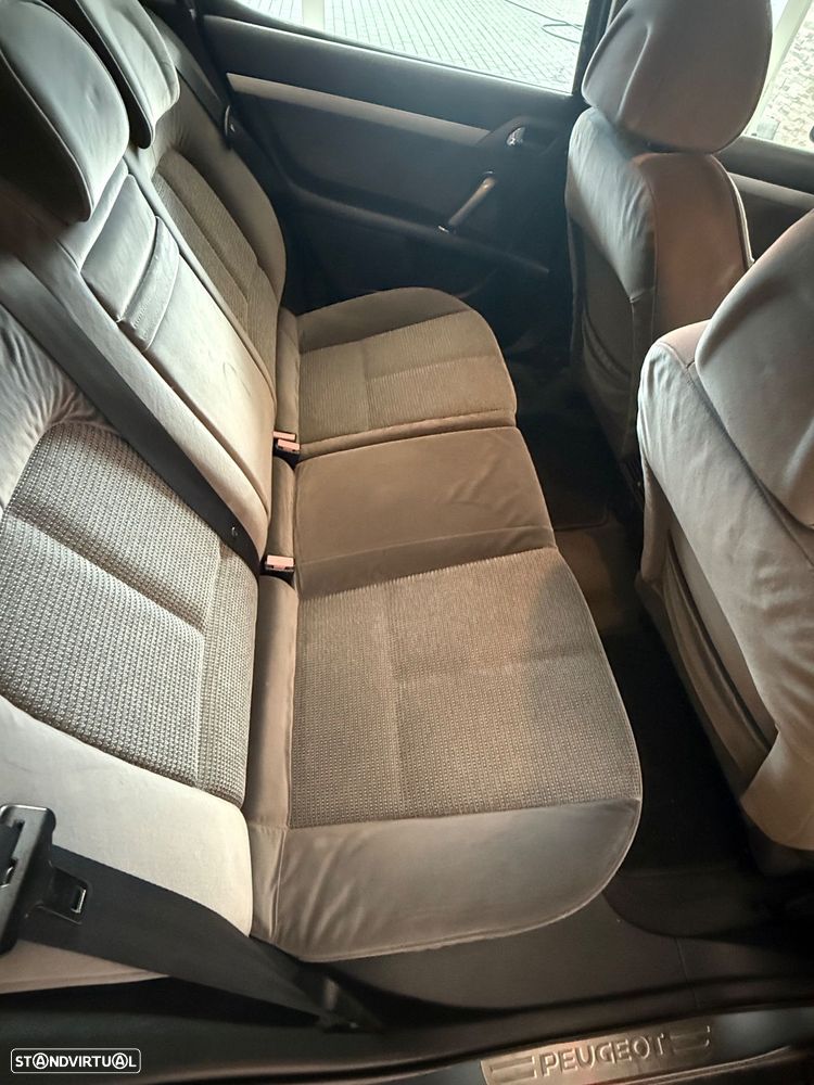 Peugeot 407 1.6 HDi Executive - 17