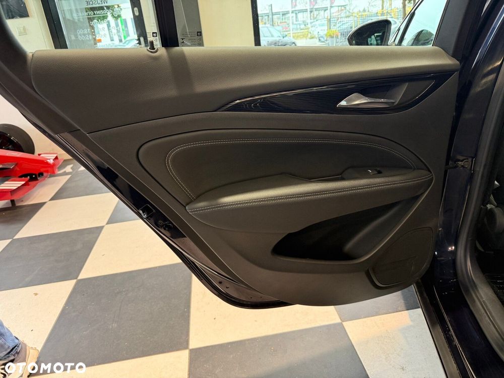 Opel Insignia - 10