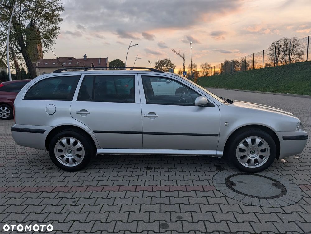 Skoda Octavia 2.0 Combi Ambiente - 9