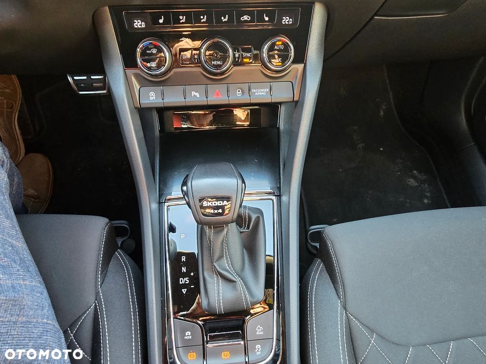 Skoda Karoq 2.0 TDI SCR 4x4 Sportline DSG - 27