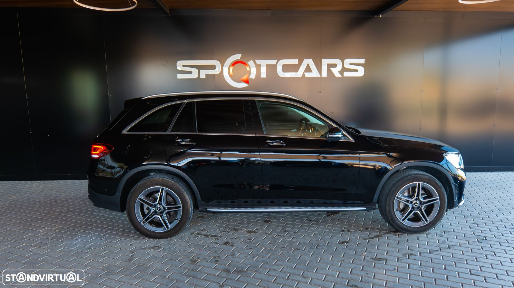 Mercedes-Benz GLC 300 e 4Matic 9G-TRONIC AMG Line - 6