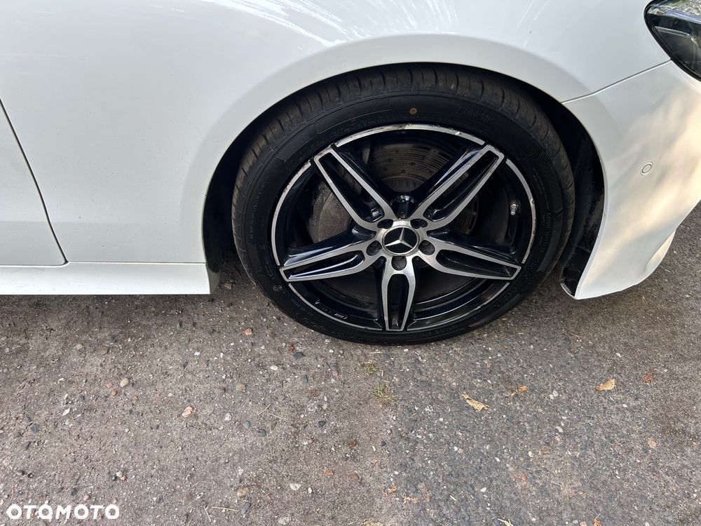 Mercedes-Benz Klasa E 220 d Coupe 4-Matic 9G-TRONIC - 35