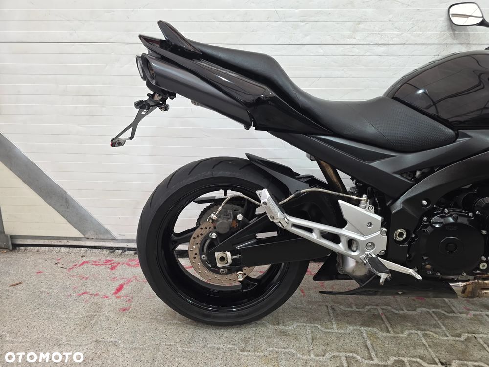 Suzuki GSR - 9