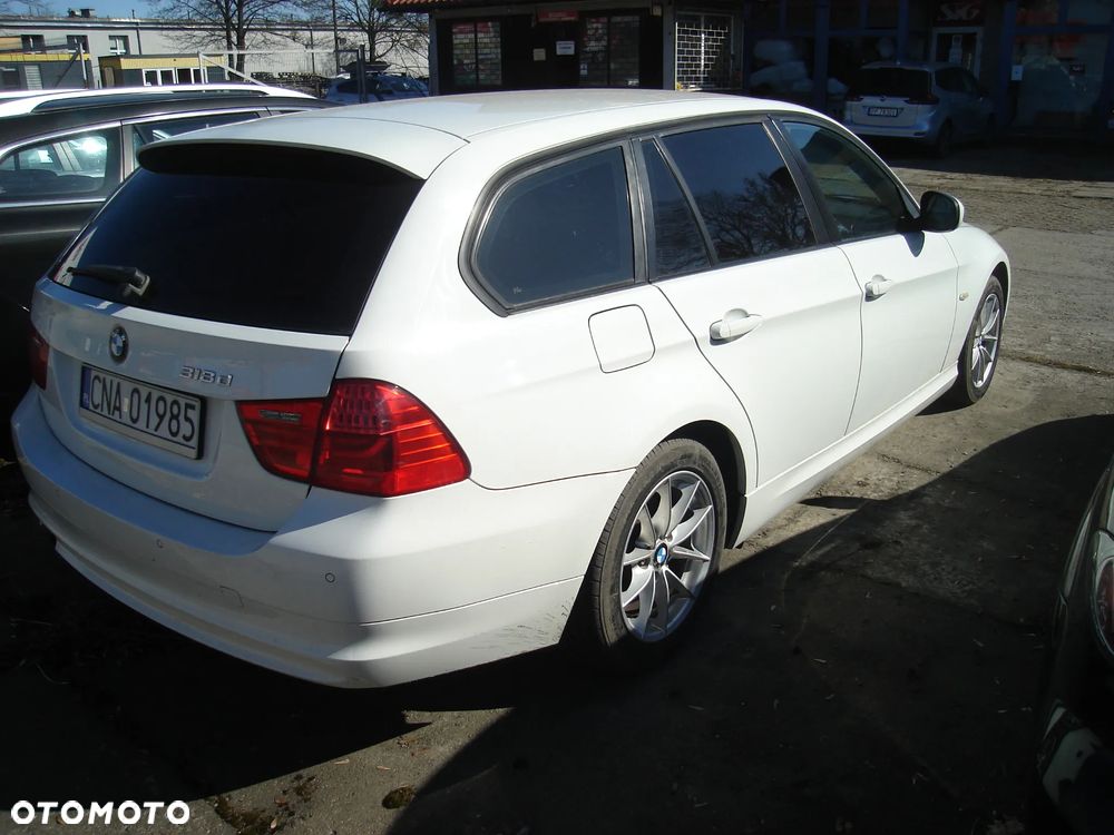 BMW Seria 3 318d DPF Edition Exclusive - 3