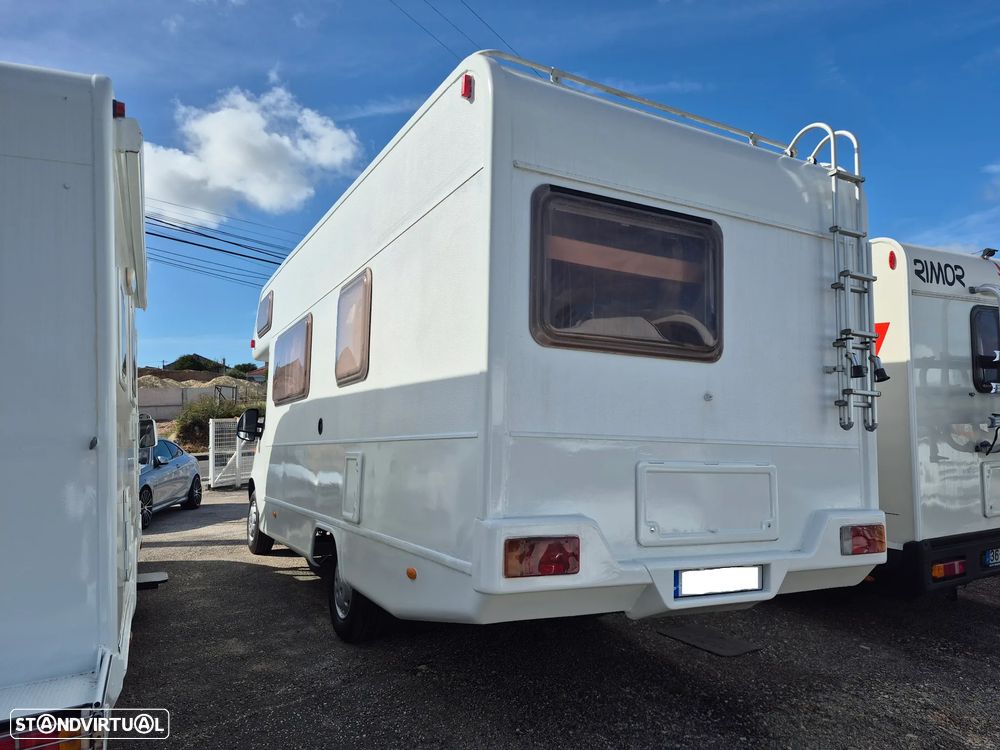 Sky Capuchine FIAT DUCATO 2.8 JTD  - SKY - 7 LUGARES - 6 DORMIDAS - 4