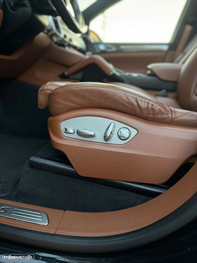 Porsche Cayenne S Hybrid Tiptronic S - 33