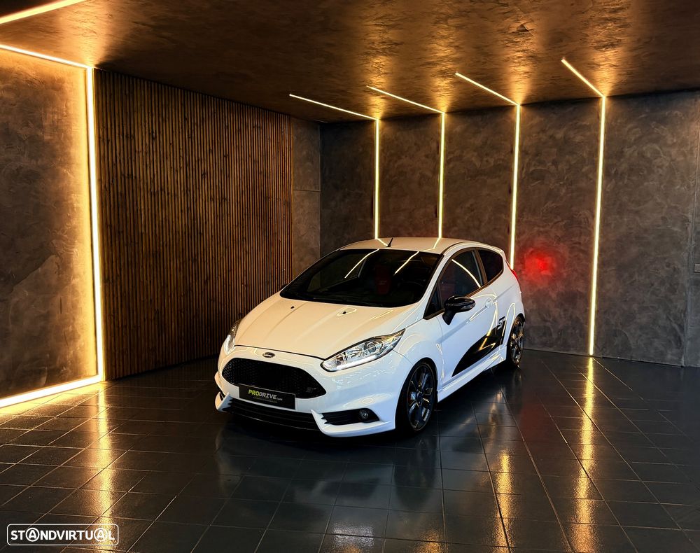 Ford Fiesta 1.6 EcoBoost c/ Pack Pele Desportiva ST - 4