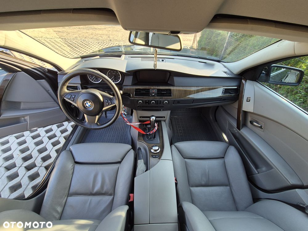 BMW Seria 5 545i - 14
