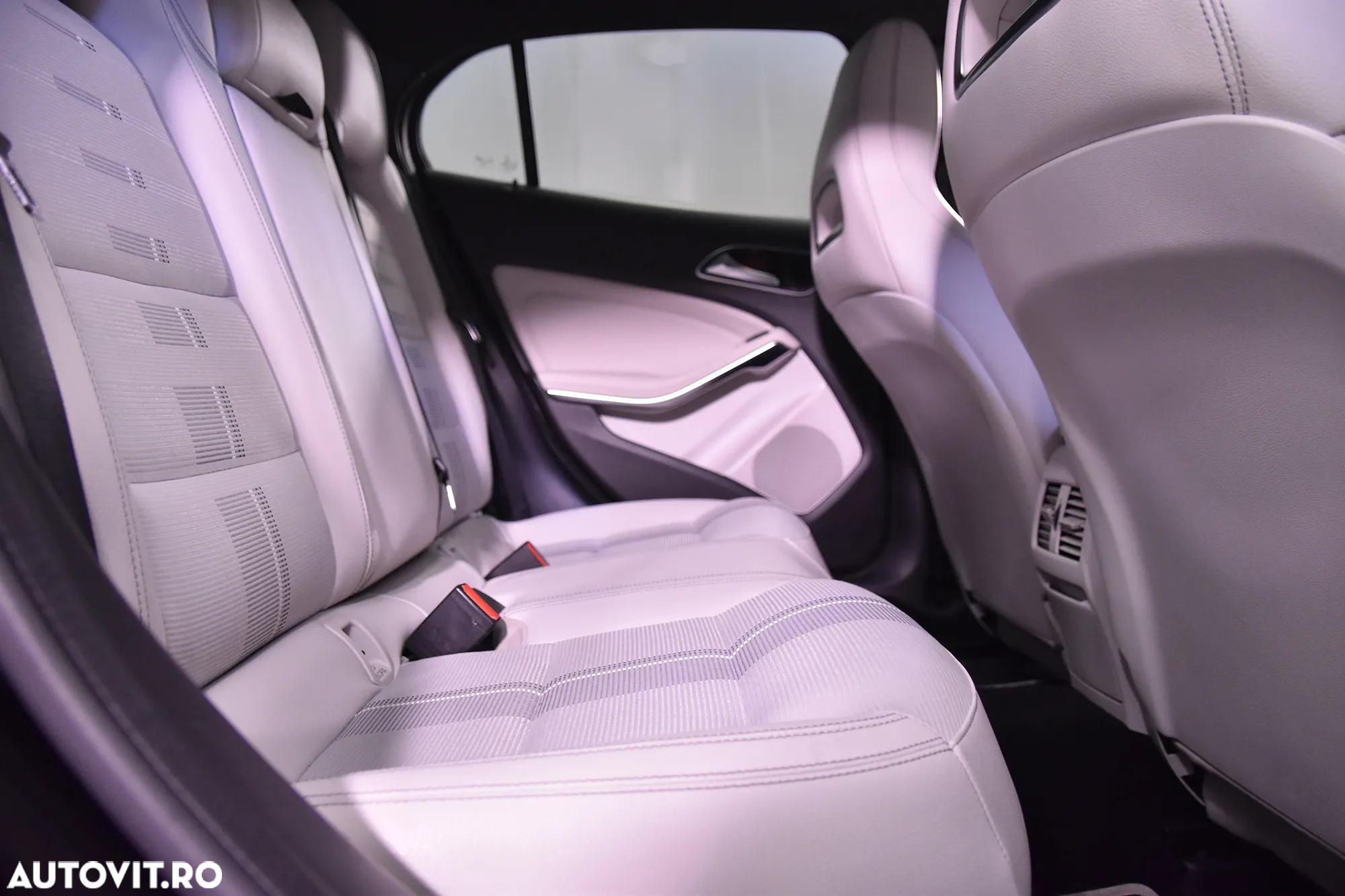 Mercedes-Benz GLA 220 4MATIC - 12