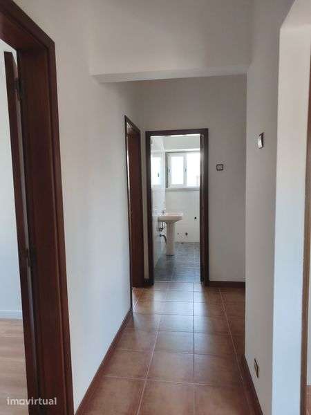 T2 Remodelado, Venda Nova, junto ás portas de Benfica - Grande imagem: 3/10