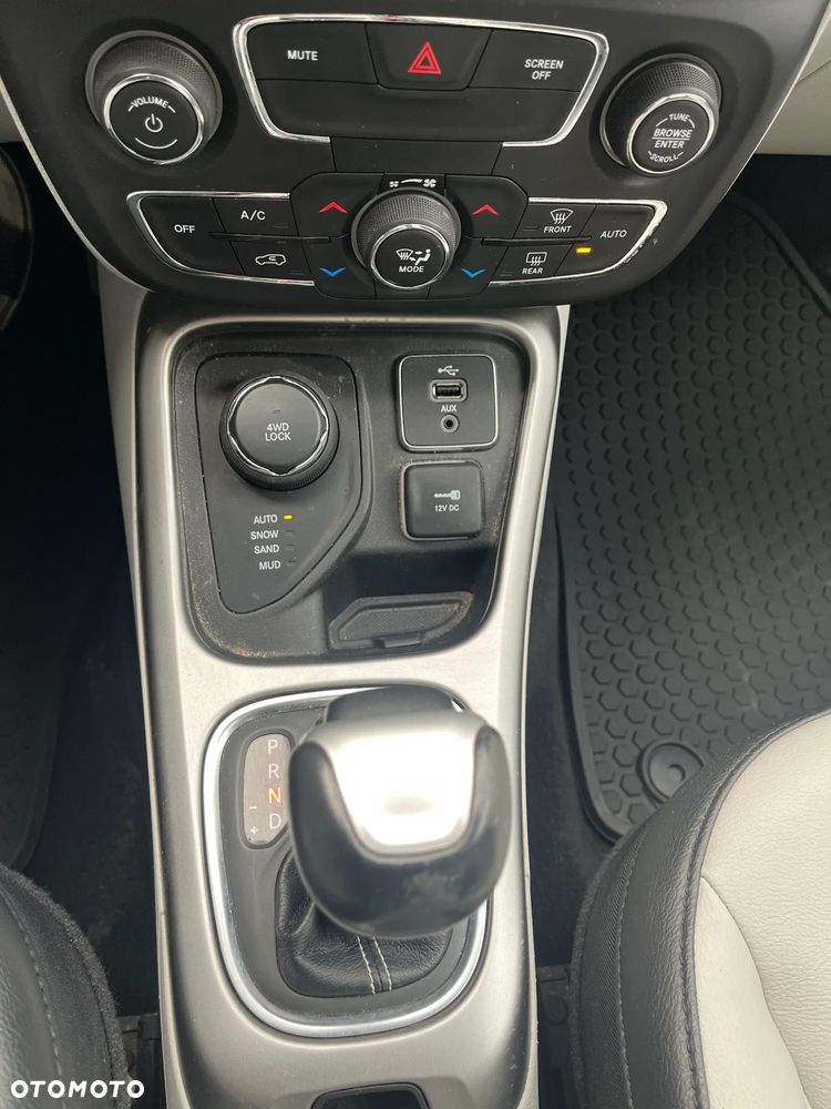 Jeep Compass - 25