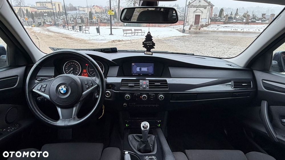 BMW Seria 5 525d xDrive - 9