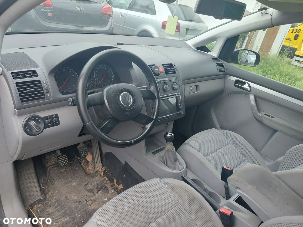Volkswagen Touran 2.0 FSI Trendline - 9