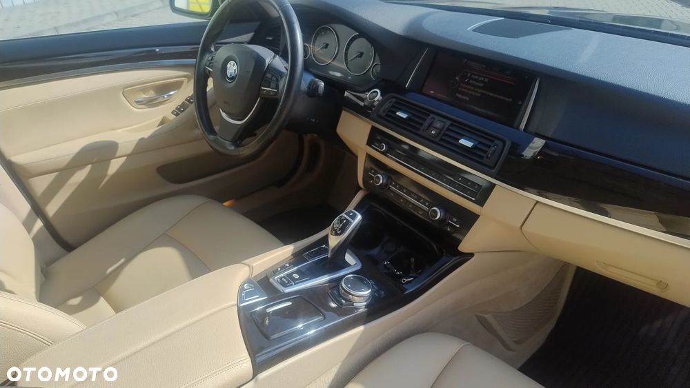 BMW Seria 5 528i xDrive Luxury Line - 30