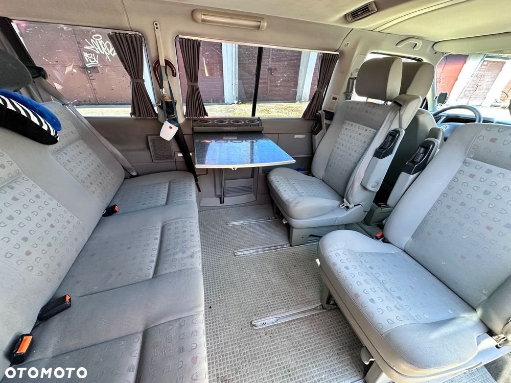 Volkswagen Multivan - 10