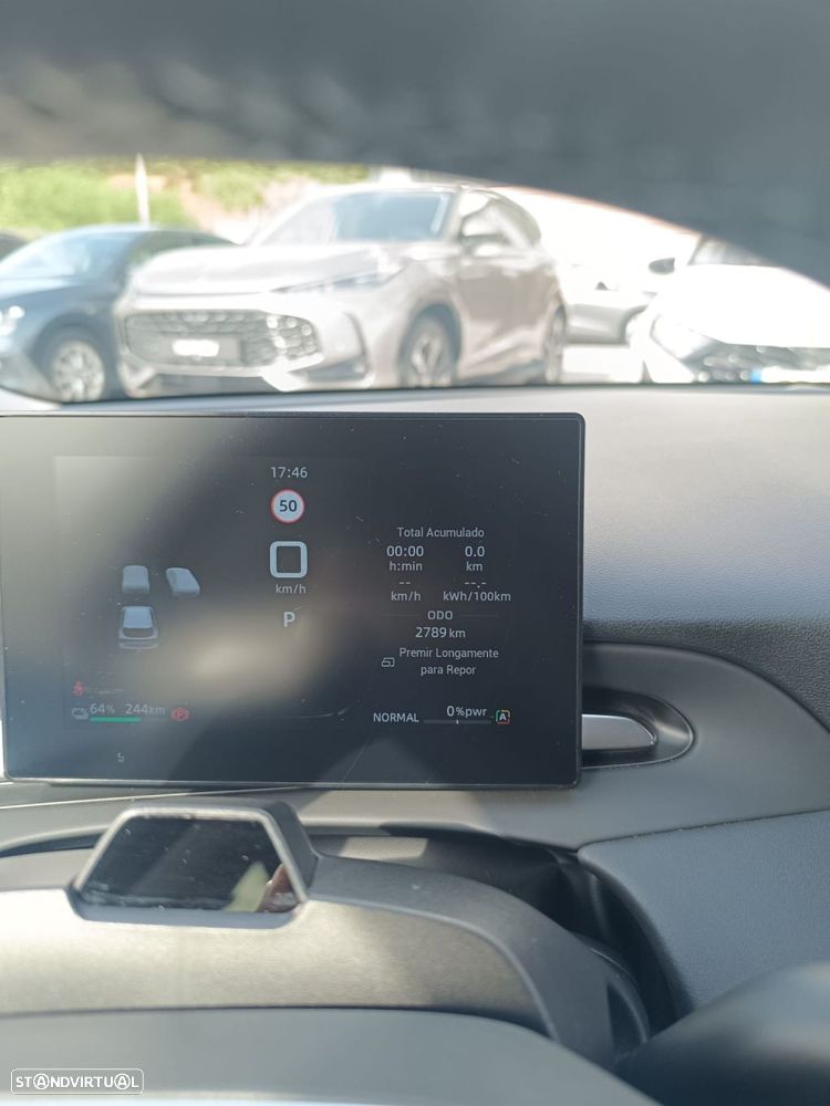 MG MG4 64 kWh Luxury - 8