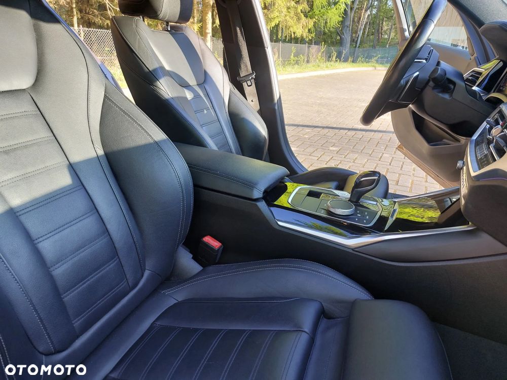 BMW Seria 3 330i xDrive Luxury Line - 13