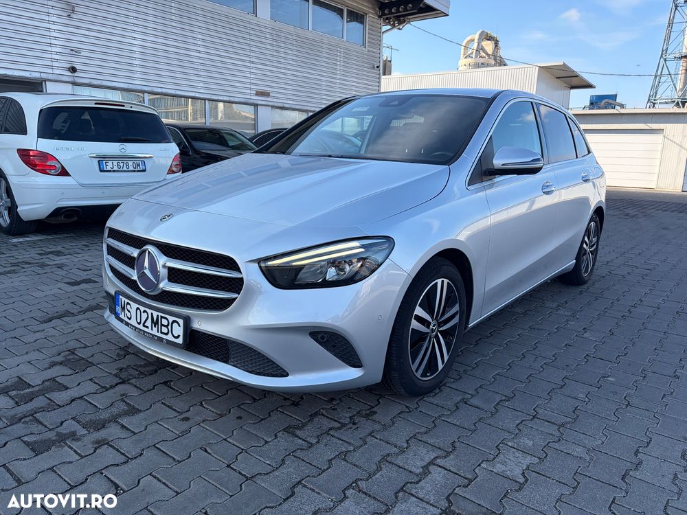 Mercedes-Benz B 180