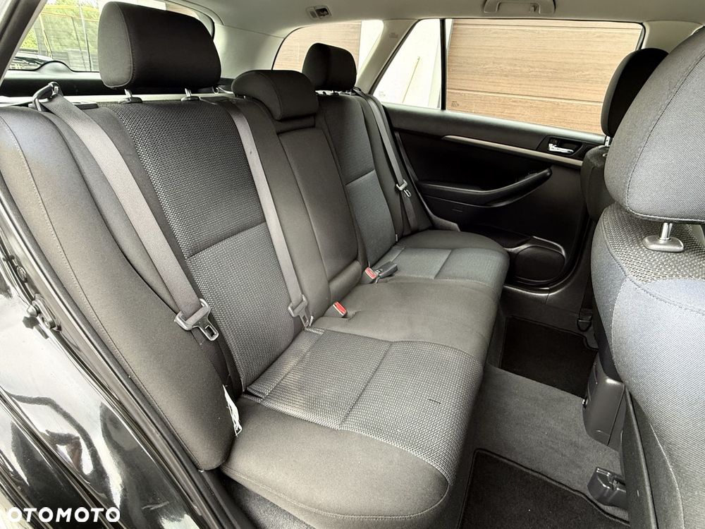 Toyota Avensis 1.8 VVT-i Combi - 24