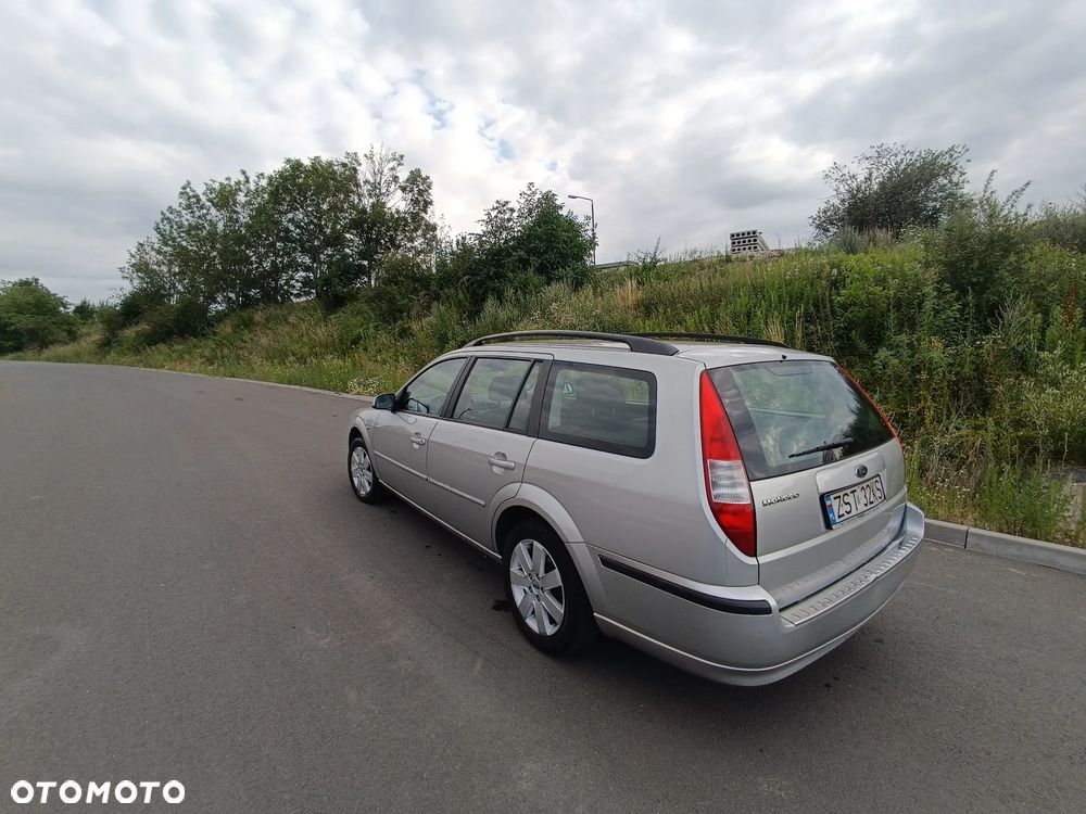 Ford Mondeo 1.8 Ghia - 13
