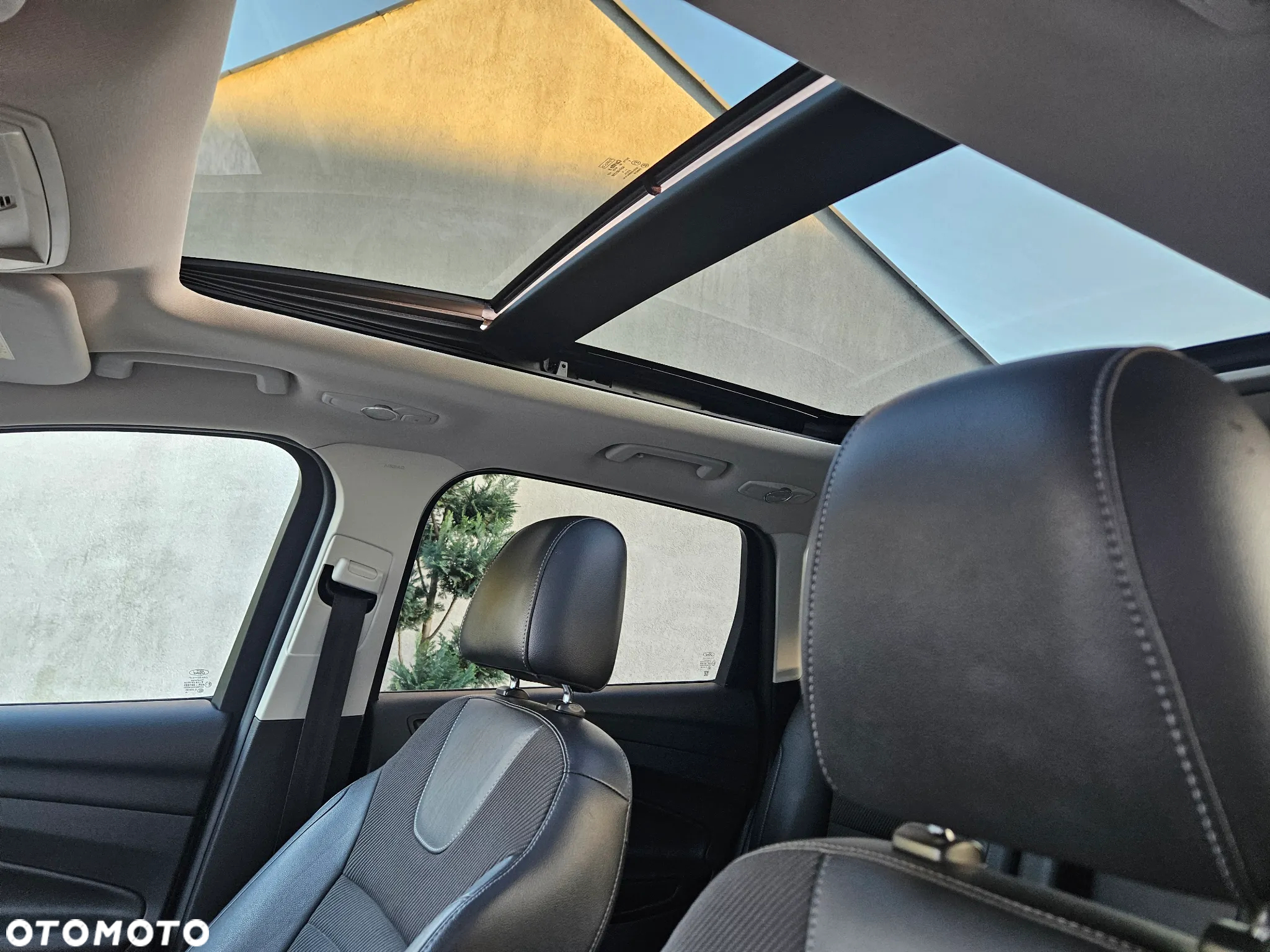Ford Kuga 2.0 TDCi 2x4 Titanium - 35