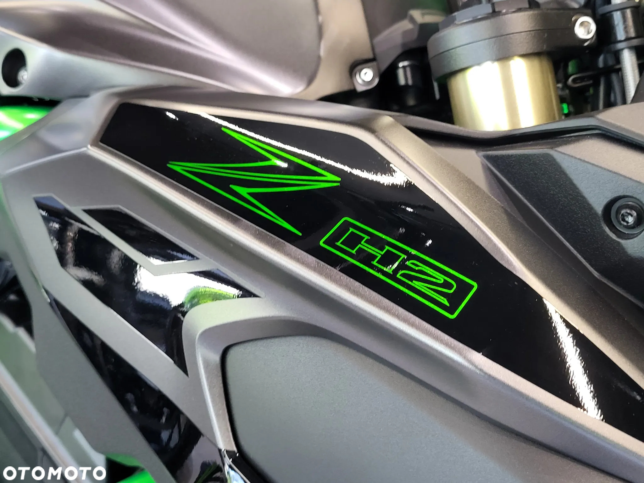Kawasaki H2 - 4