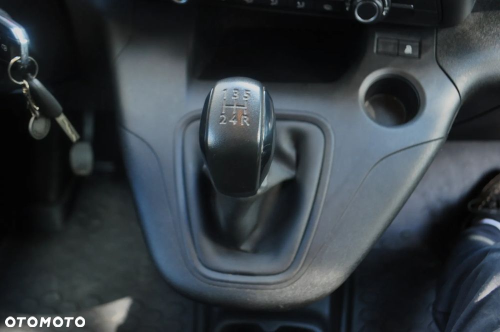 Opel COMBO E - 24