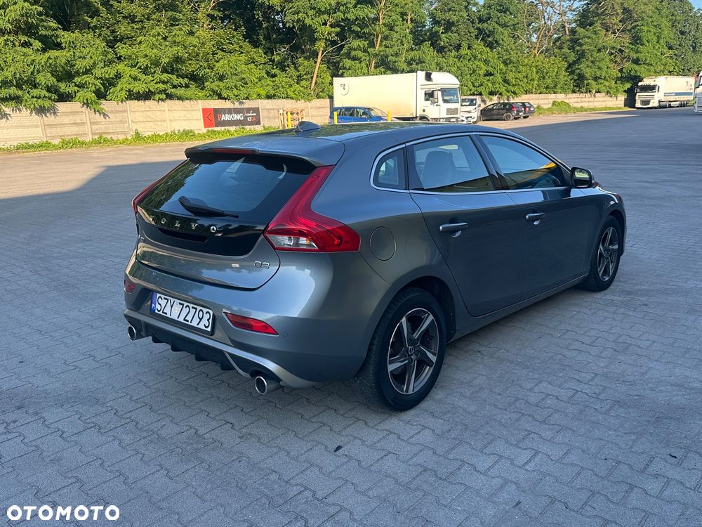 Volvo V40 D2 Drive-E R-Design Momentum - 5