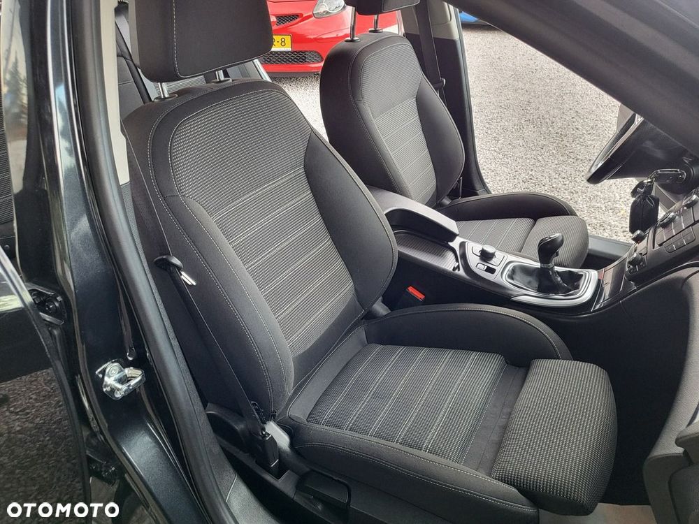 Opel Insignia - 24