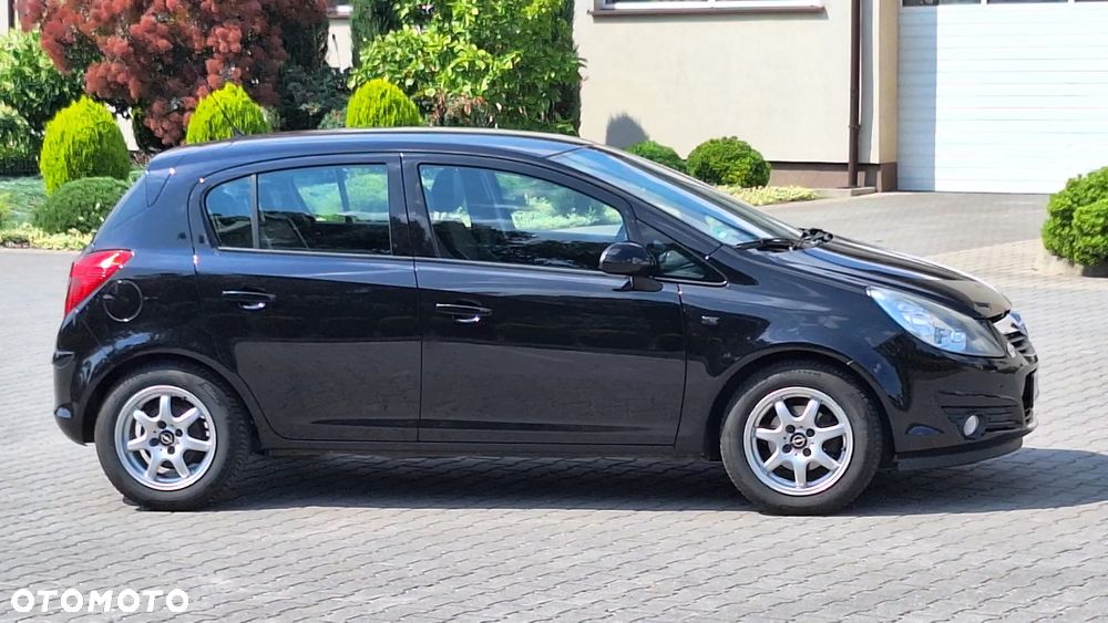 Opel Corsa 1.4 16V Cosmo - 19