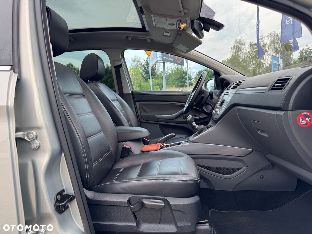 Ford Kuga 2.0 TDCi 4x4 Titanium - 28
