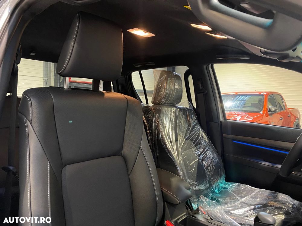 Toyota Hilux 2.8D 204CP 4x4 Double Cab AT MHEV Invincible - 16