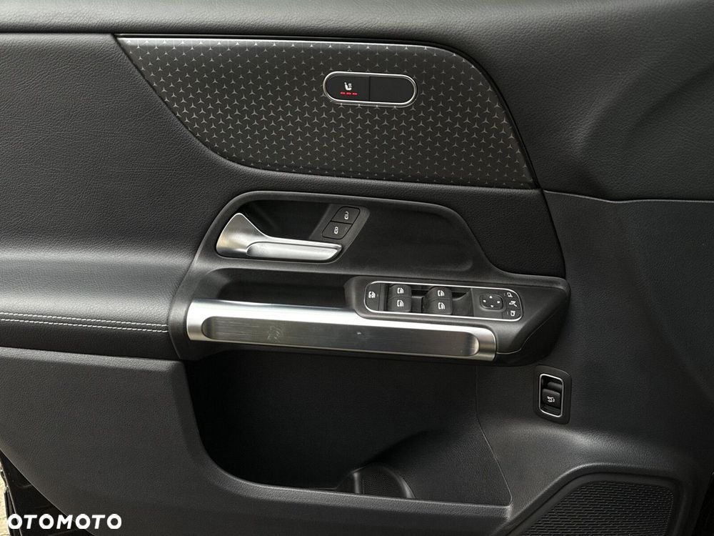 Mercedes-Benz GLB - 21