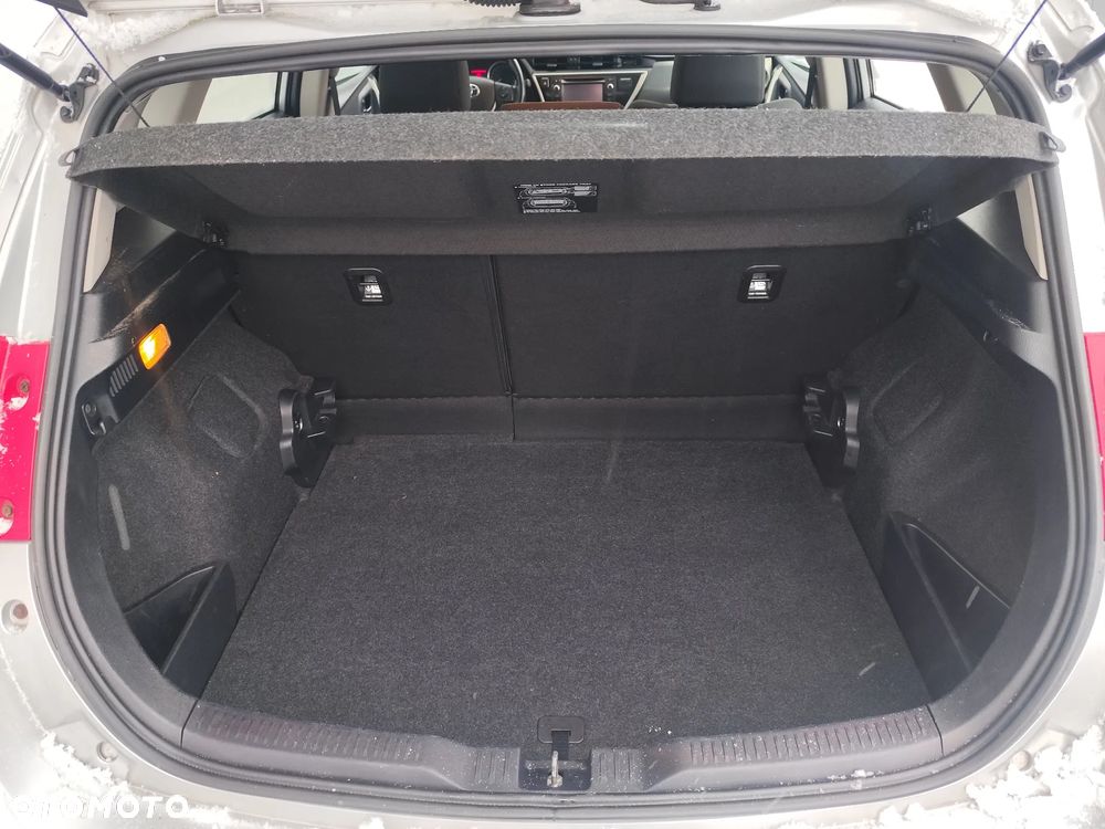 Toyota Auris 1.6 Premium Comfort - 12