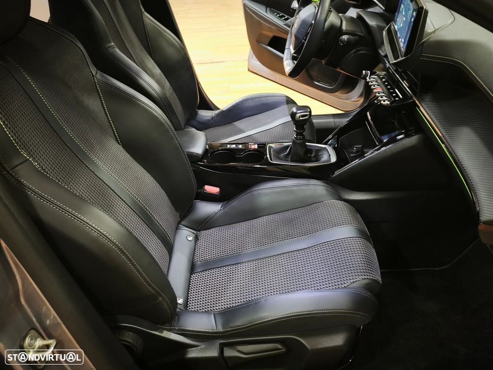 Peugeot 208 PureTech 100 GT - 18