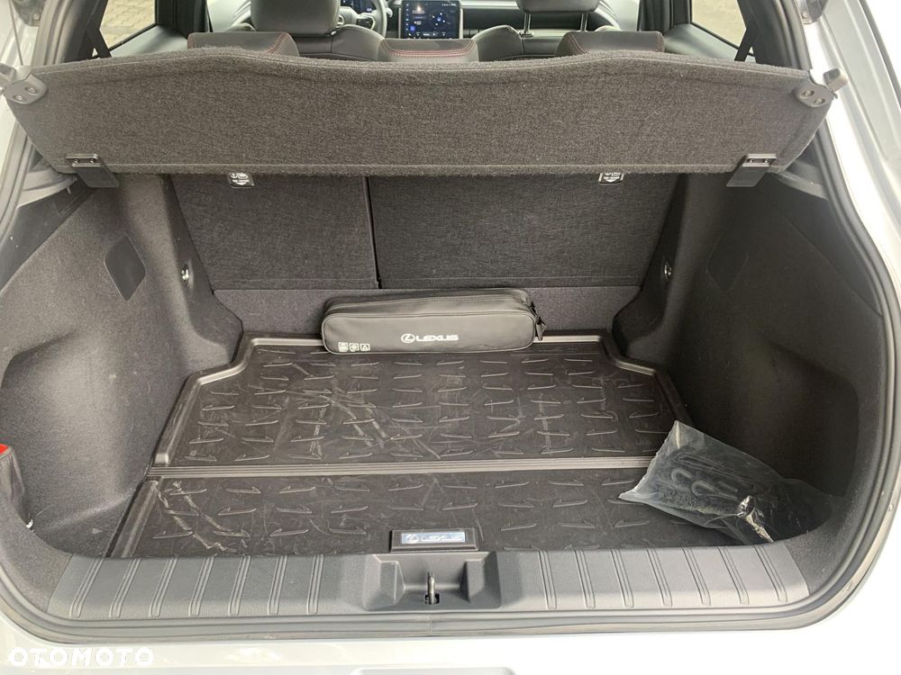 Lexus LBX 1.5 Hybrid Emotion - 16