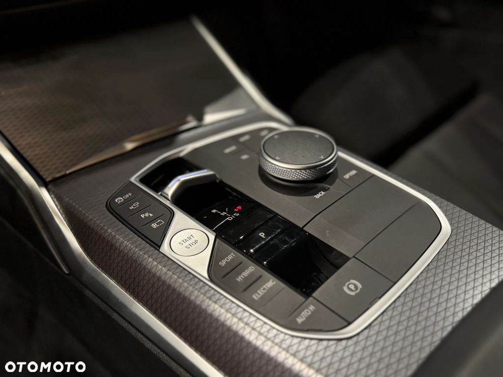 BMW Seria 3 330e xDrive M Sport sport - 14