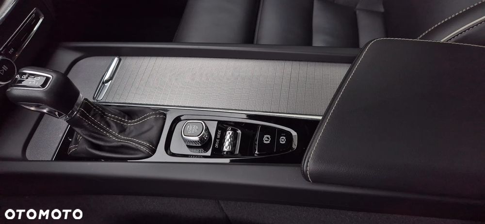 Volvo XC 60 D4 Geartronic RDesign - 25