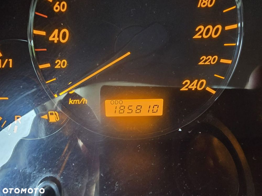 Toyota Avensis - 17