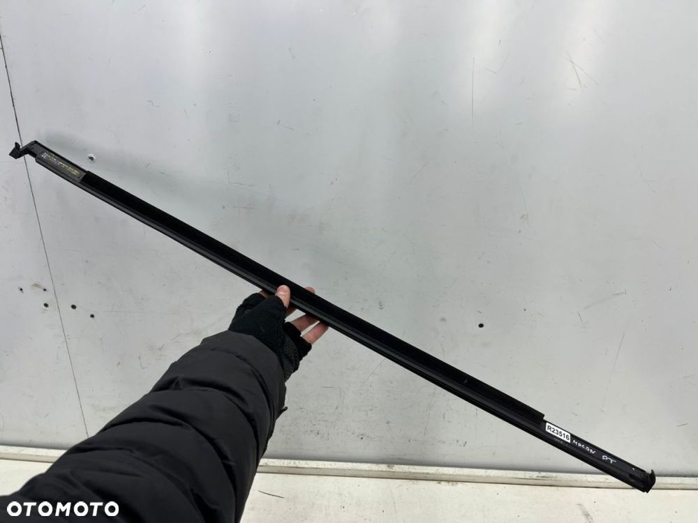 Listwa Porsche Macan 95b 14r.- czarny mat prawa tylna listwa zgarniająca uszczelka zewnętrzna drzwi - 6