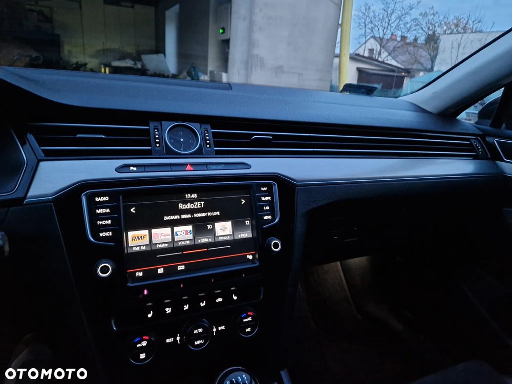 Volkswagen Passat 1.6 TDI (BlueMotion Technology) Comfortline - 18