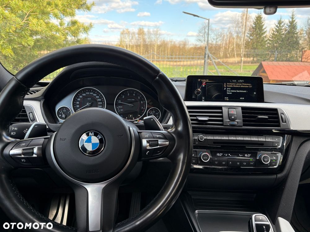 BMW Seria 3 330i xDrive M Sport - 17