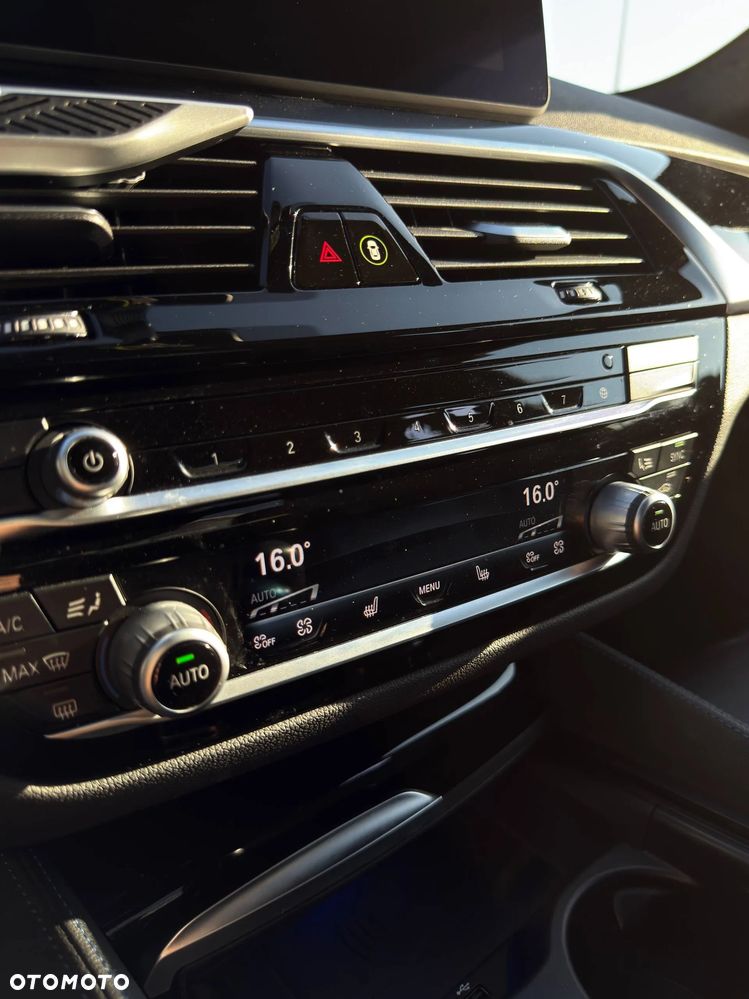 BMW Seria 5 520d xDrive M Sport sport - 28