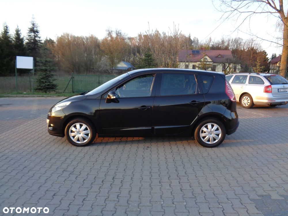 Renault Scenic 1.6 16V Luxe Privilege - 13