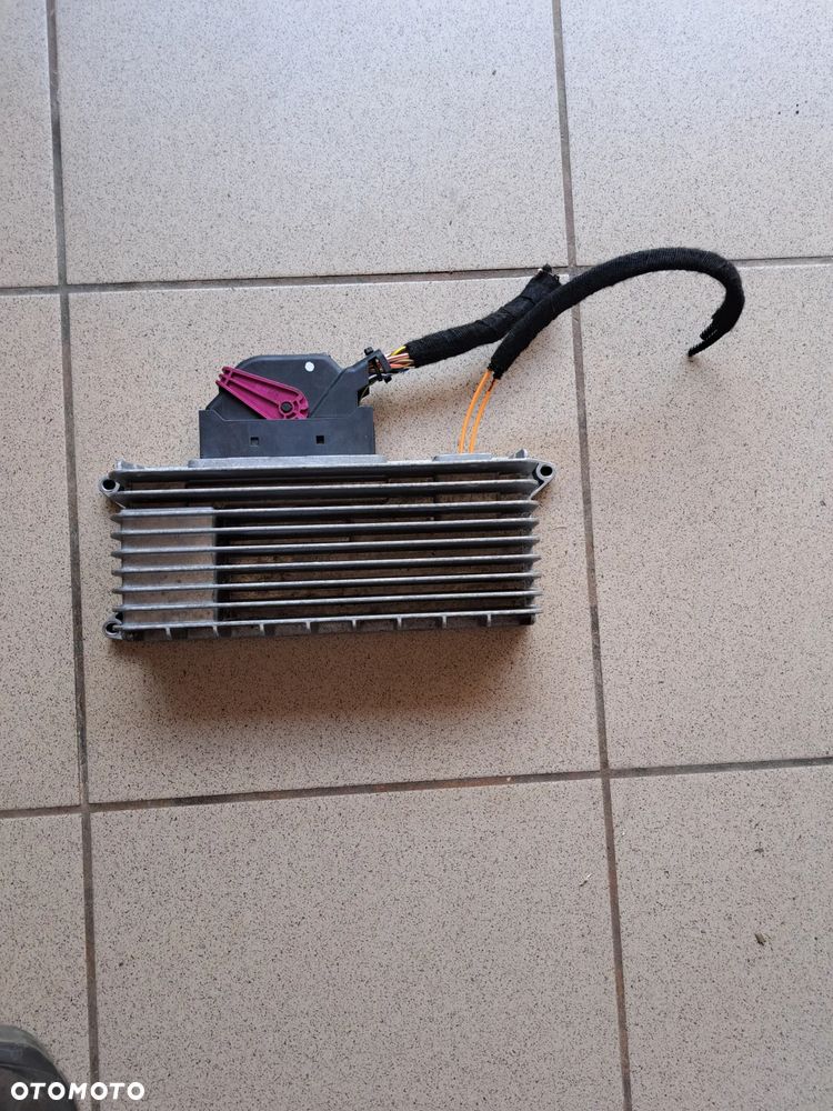 Audi A4 B8 wzmacniacz radia 8T0035223G - 1