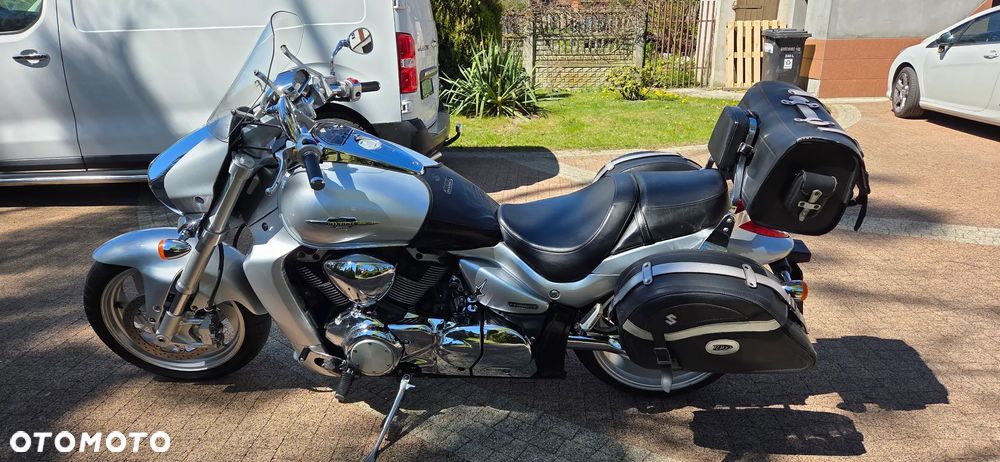 Suzuki Intruder - 8