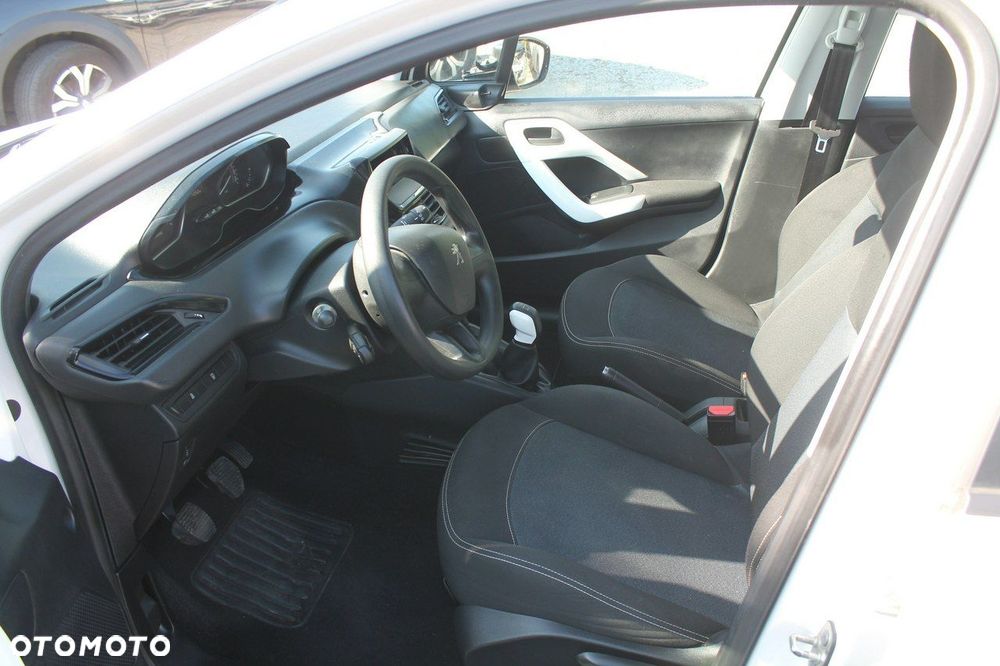 Peugeot 208 - 9